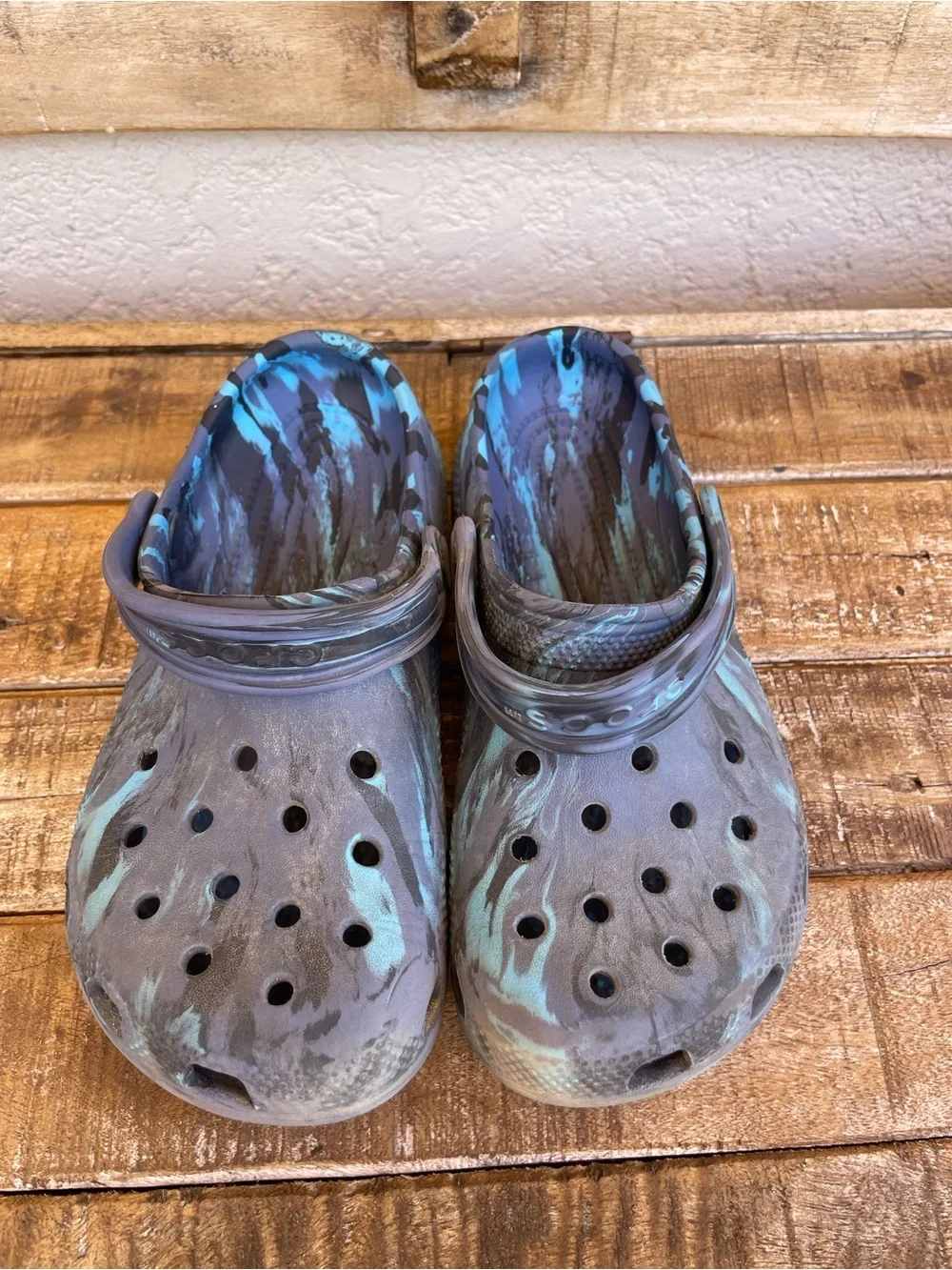 CROCS marble across